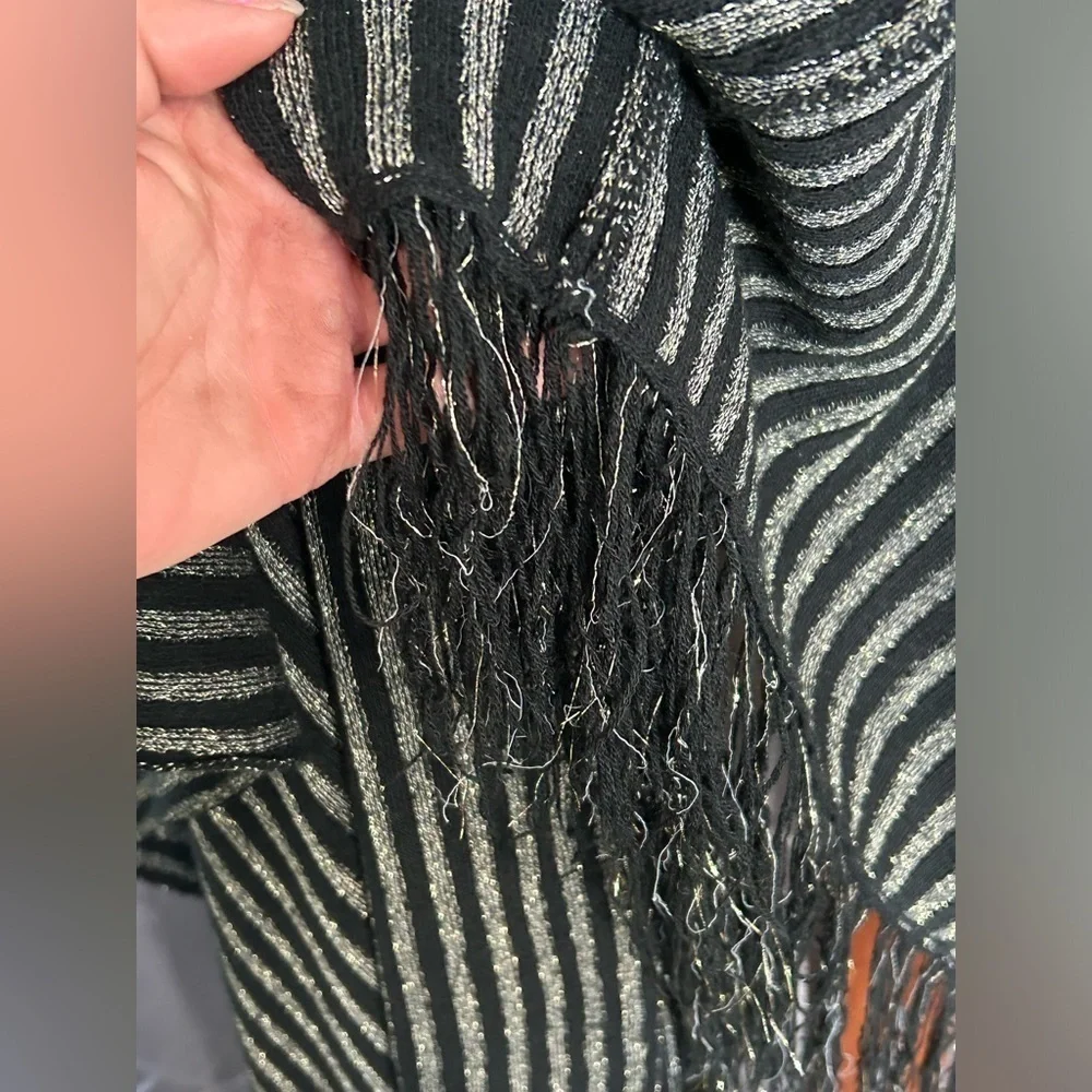 Peter Nygard Black and Gold Striped Fringe Shawl Wrap One Size - Picture 4 of 4